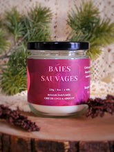 Charger l'image dans la galerie, Bougie en cire de coco et abricot parfumée aux baies sauvages
